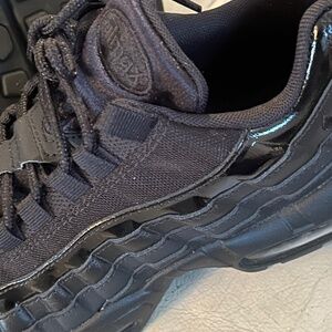 Nike Air Max in black Women's Size 8
